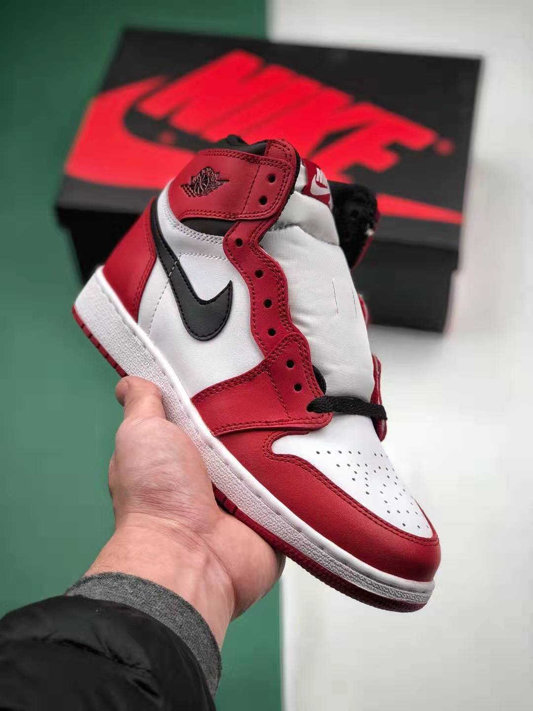 Air Jordan 1 Retro High OG 'Chicago' 2015 575441-101