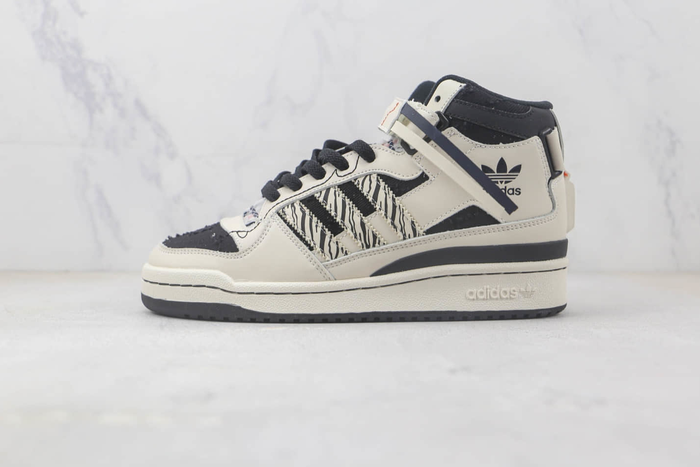 Adidas Originals Unisex Forum Mid Sneakers Creamy White/Black GX3957 - Limited Edition Sneakers
