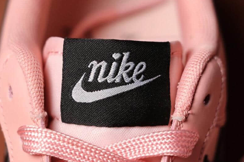 Nike Air Force 1 Low 'Valentine's Day' BQ6980-600 - Stylish and Romantic Sneakers Nike Air Force 1 Low 'Valentine's Day' BQ6980-600 - Stylish and Romantic Sneakers