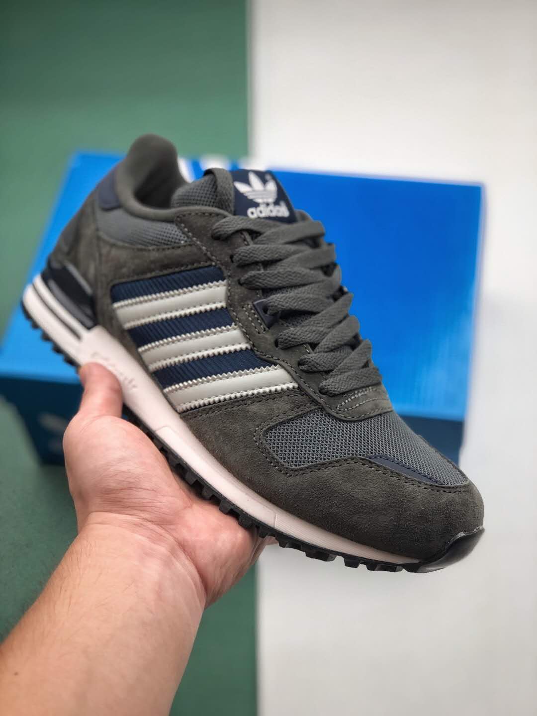 Adidas ZX 700 M19391 - Stylish and Comfortable Sneakers for Men