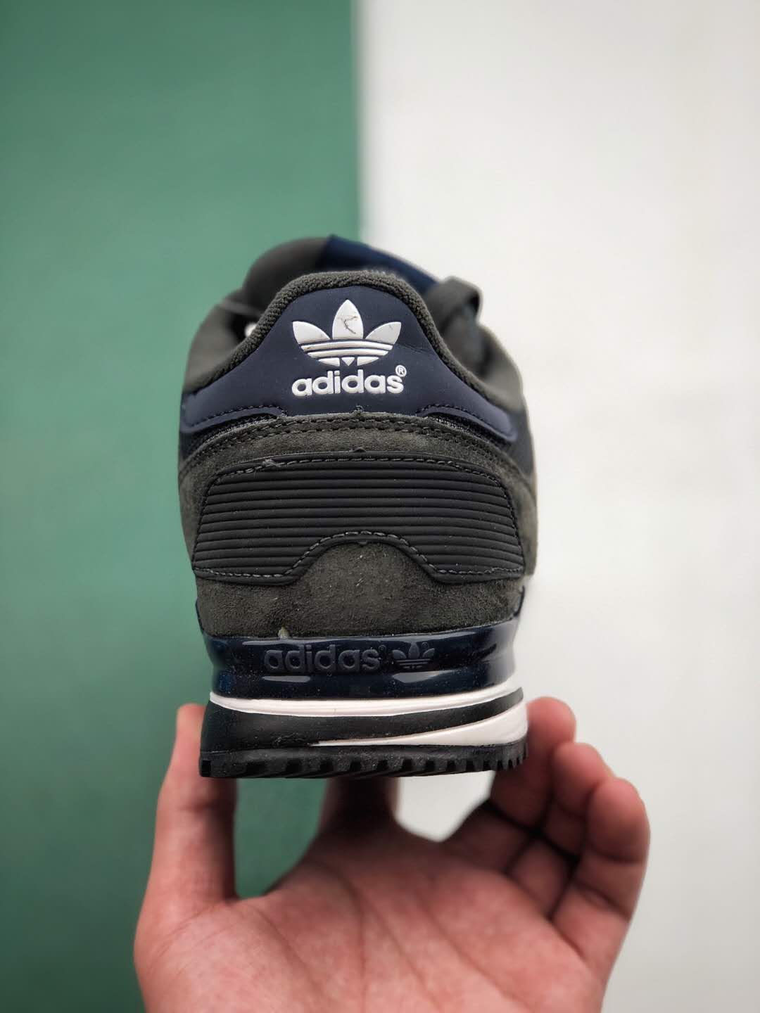 Adidas ZX 700 M19391 - Stylish and Comfortable Sneakers for Men Adidas ZX 700 M19391 - Stylish and Comfortable Sneakers for Men