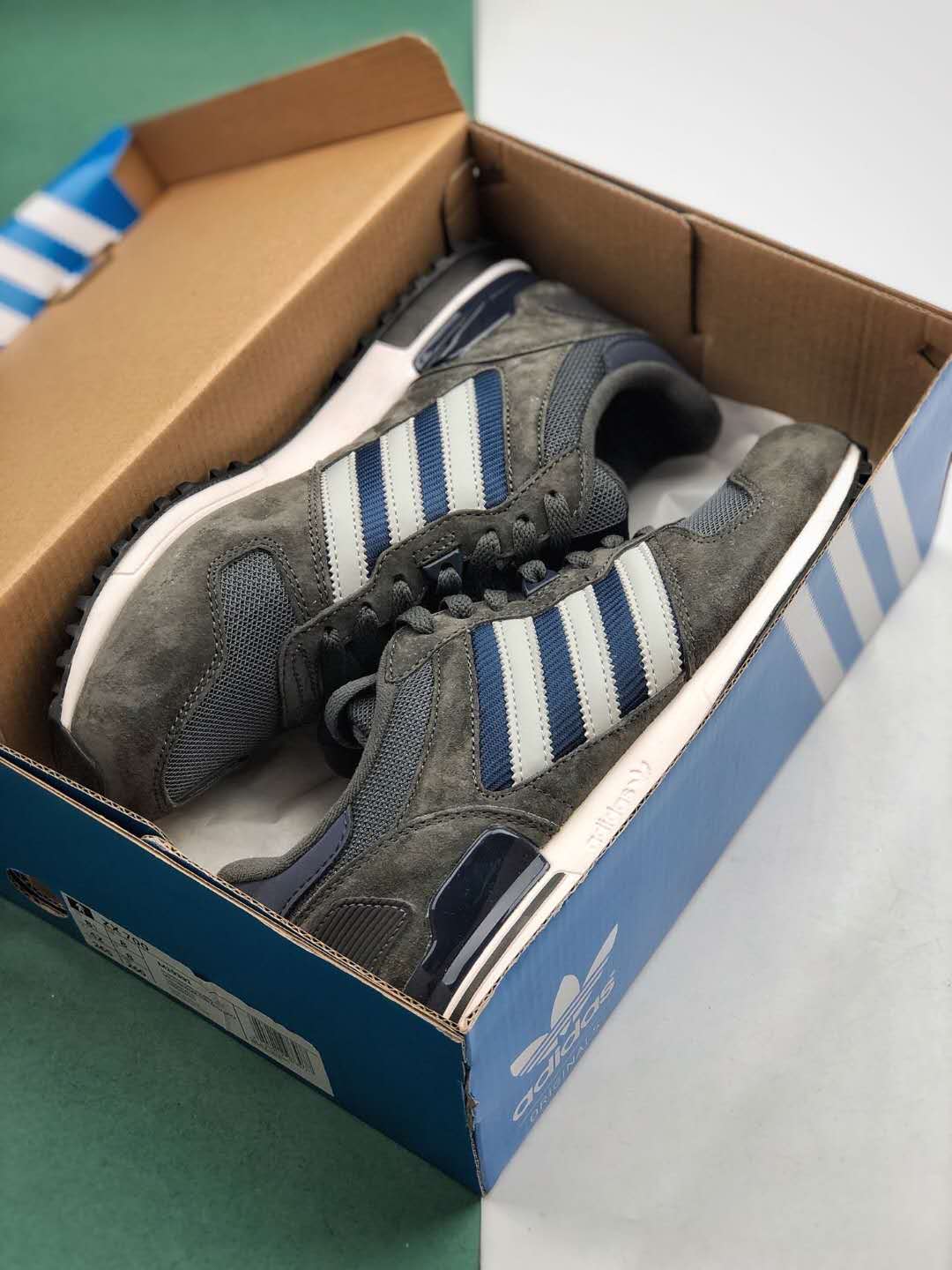 Adidas ZX 700 M19391 - Stylish and Comfortable Sneakers for Men Adidas ZX 700 M19391 - Stylish and Comfortable Sneakers for Men