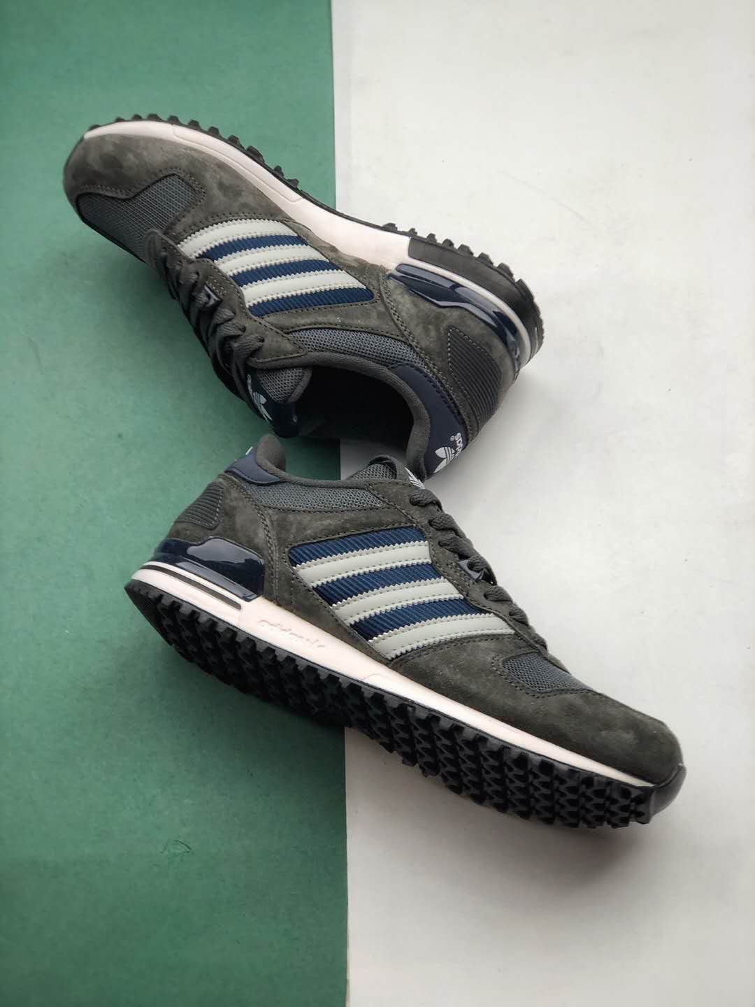 Adidas ZX 700 M19391 - Stylish and Comfortable Sneakers for Men Adidas ZX 700 M19391 - Stylish and Comfortable Sneakers for Men