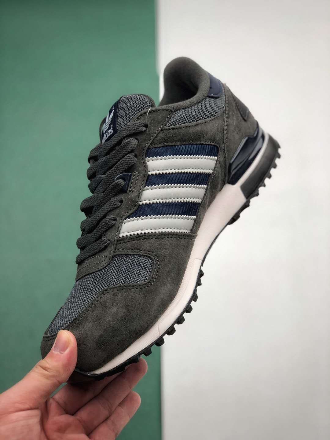 Adidas ZX 700 M19391 - Stylish and Comfortable Sneakers for Men Adidas ZX 700 M19391 - Stylish and Comfortable Sneakers for Men