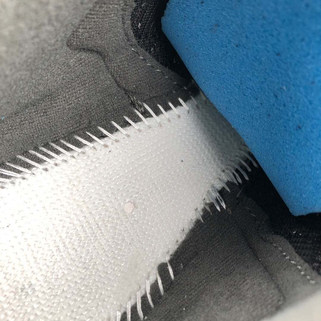 Adidas ZX 700 M19391 - Stylish and Comfortable Sneakers for Men Adidas ZX 700 M19391 - Stylish and Comfortable Sneakers for Men