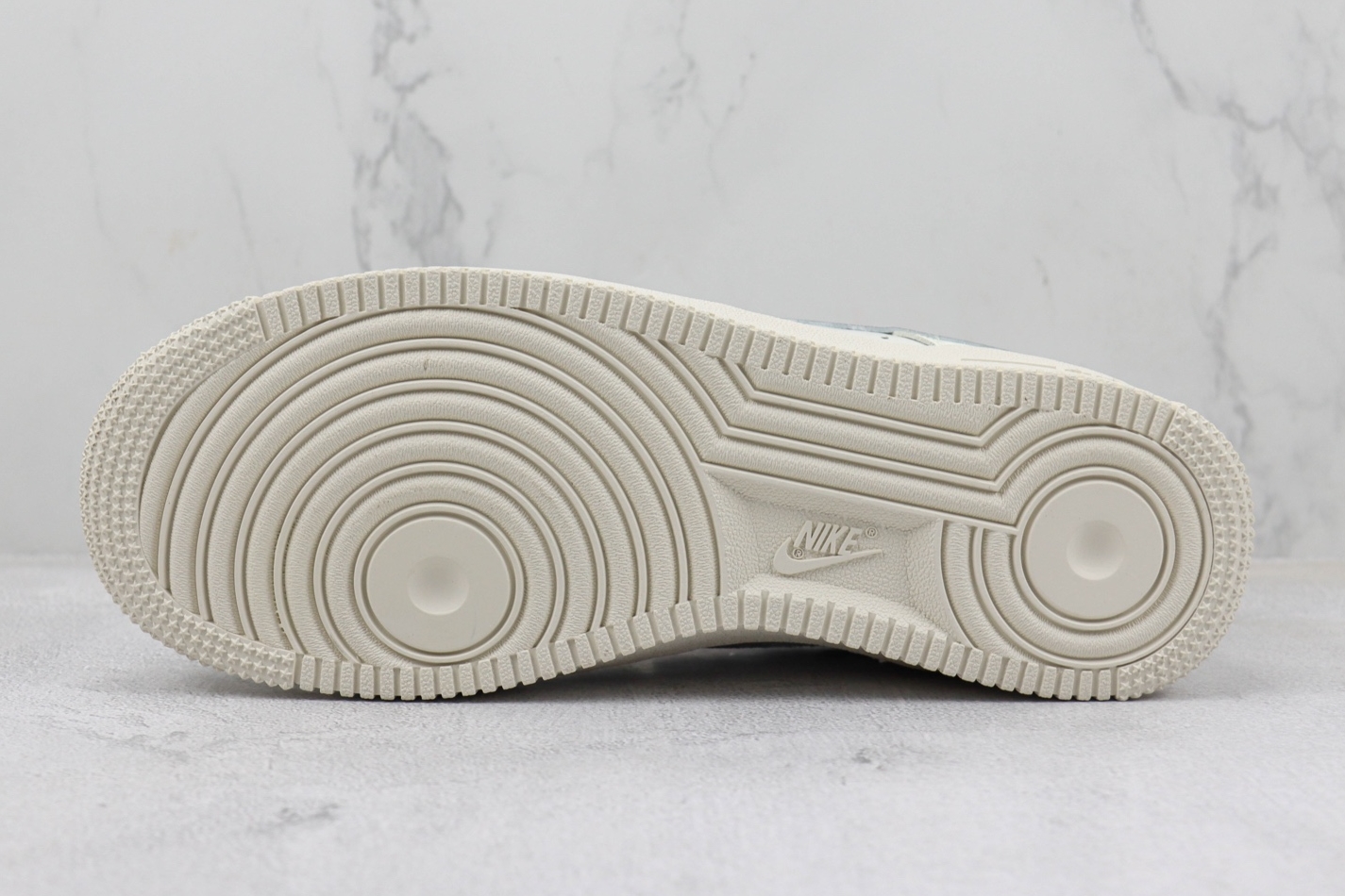 Nike Air Force 1 Low 'Sail Oxygen Purple' DV7470-100 - Sleek and Stylish Must-Have Sneakers Nike Air Force 1 Low 'Sail Oxygen Purple' DV7470-100 - Sleek and Stylish Must-Have Sneakers