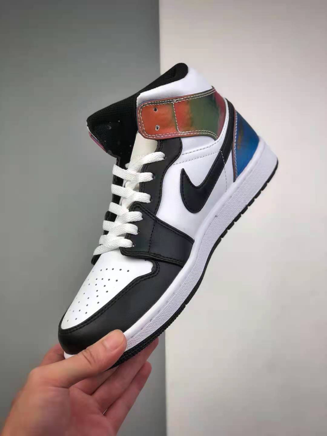 Air Jordan 1 Mid SE 'Heat Reactive' - Color Change | DM7802-100