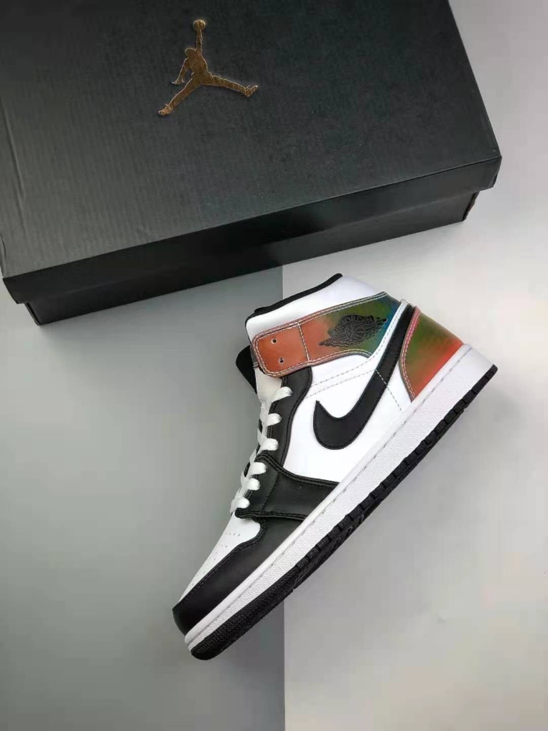 Air Jordan 1 Mid SE 'Heat Reactive' - Color Change | DM7802-100
