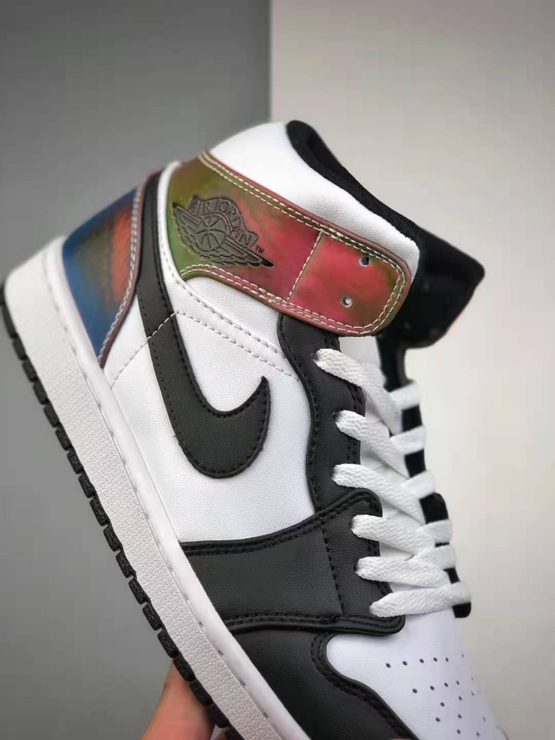 Air Jordan 1 Mid SE 'Heat Reactive' - Color Change | DM7802-100