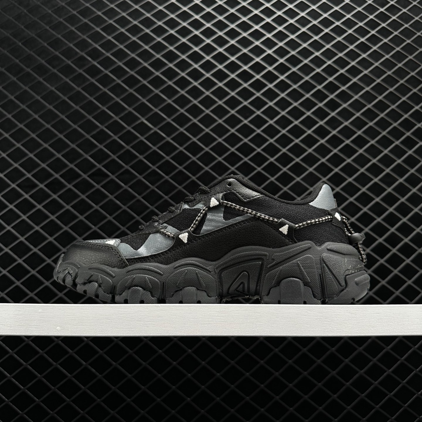 FILA Heritage Fluid Black - Stylish and Timeless Footwear