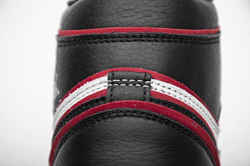Air Jordan 1 Retro High OG 'Bloodline' - Classic Style & Unmatched Quality