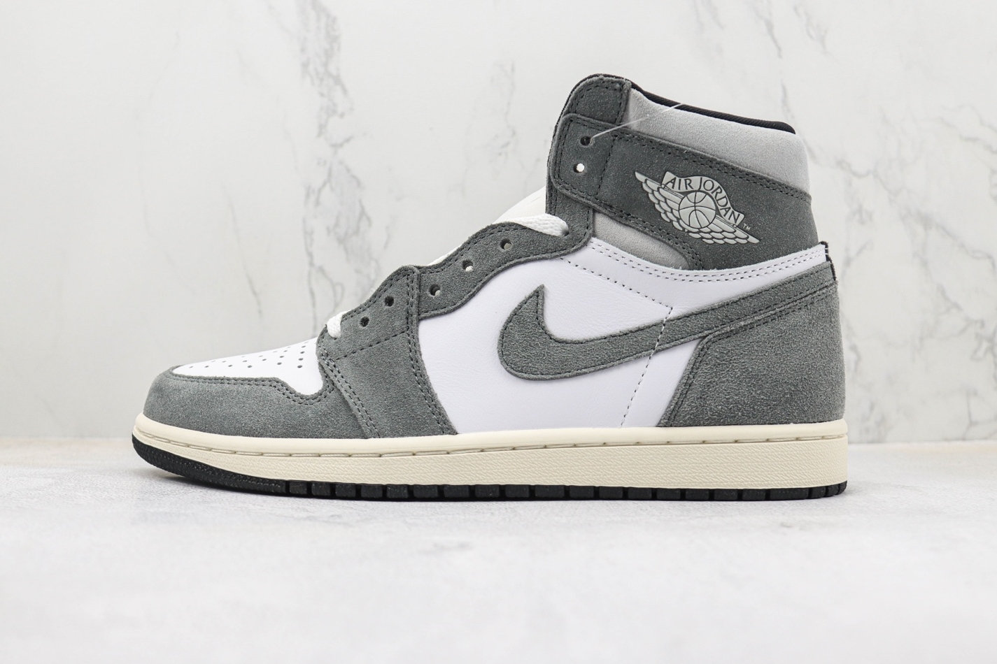 Air Jordan 1 Retro High OG 'Washed Heritage' DZ5485-051