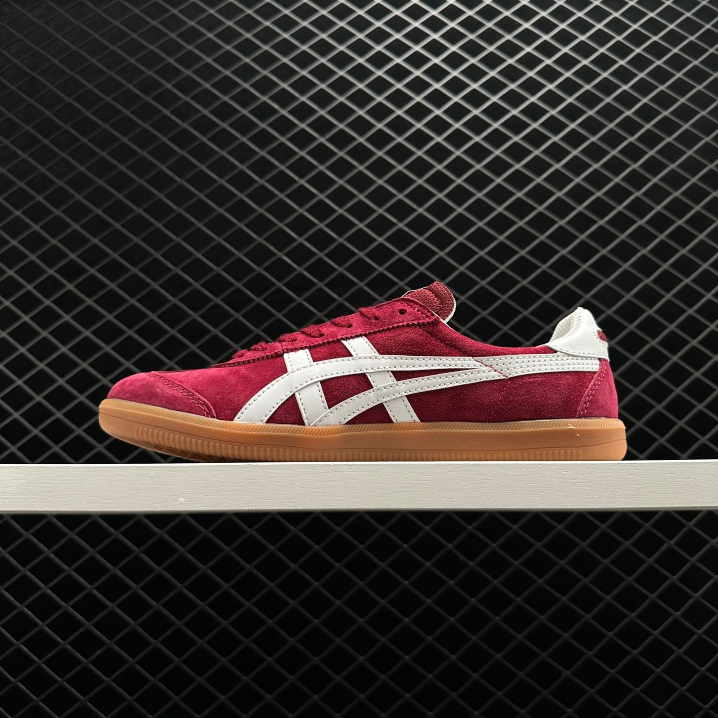 Onitsuka Tiger Tokuten Burgundy White - Stylish Sneakers for All-Day Comfort