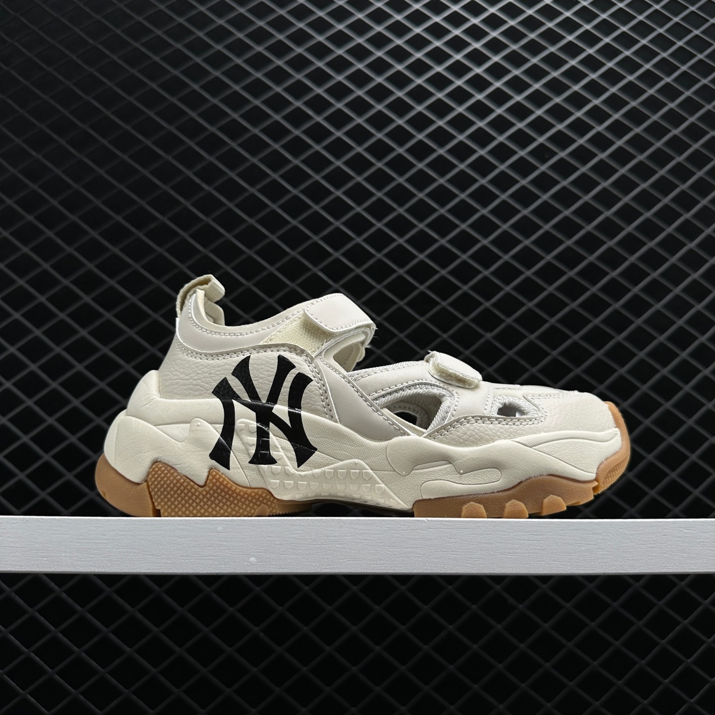 MLB Big Ball Chunky Mask NY Yankees Sandal Shoes - White | 3ASDCH133-50CRS
