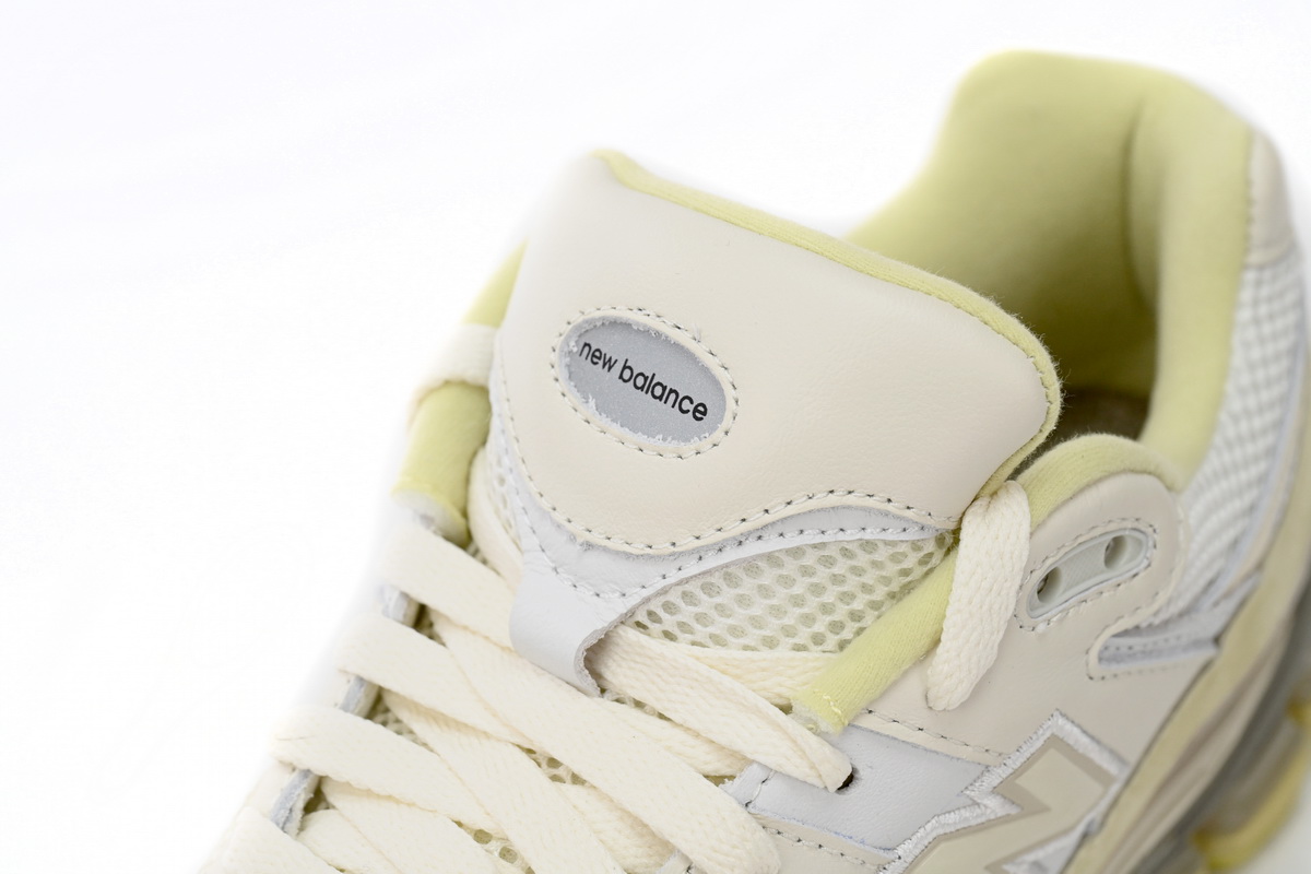 New Balance AURALEE X 2002R 'White' M2002RA1 - Fresh and Stylish Sneakers