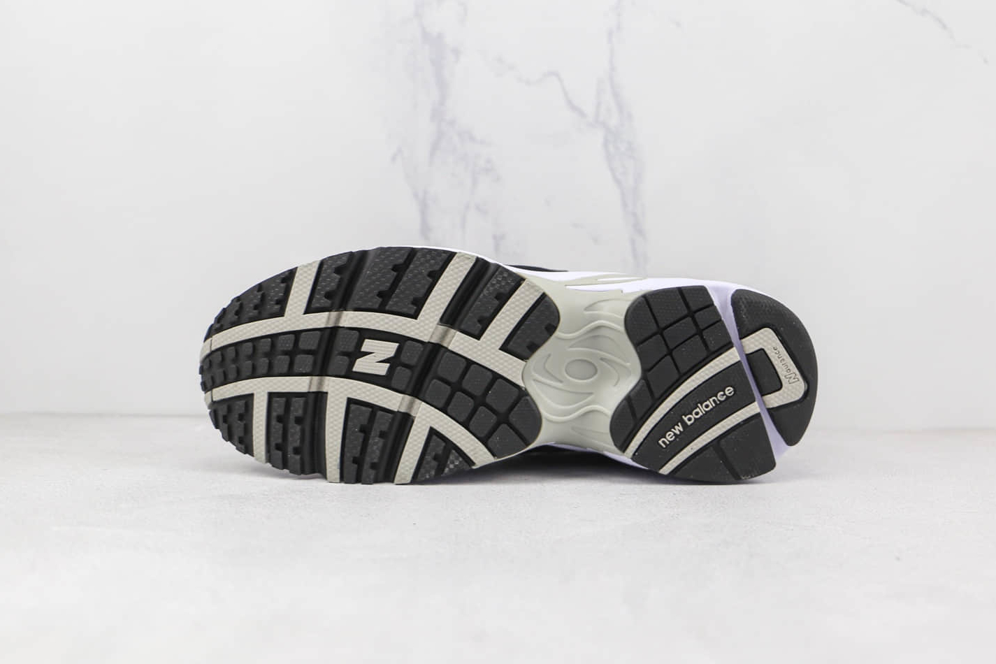 New Balance 725 'Black Metallic Silver' ML725R - Premium Athletic Sneakers