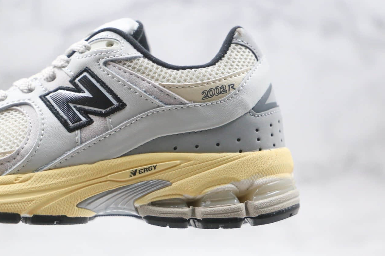 New Balance Thisisneverthat x 2002R 'White' ML2002RT - Stylish Collaboration Sneakers New Balance Thisisneverthat x 2002R 'White' ML2002RT - Stylish Collaboration Sneakers