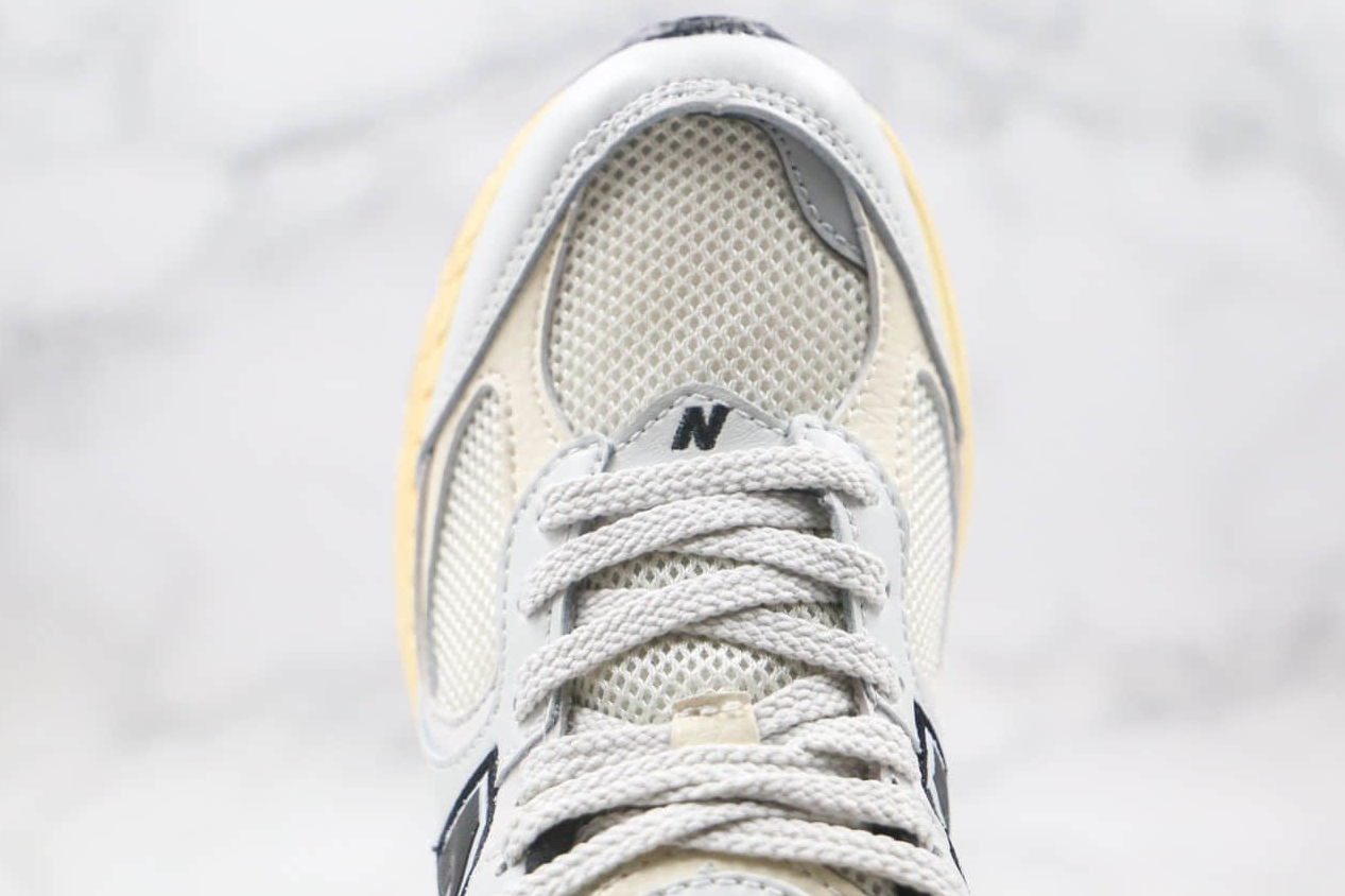 New Balance Thisisneverthat x 2002R 'White' ML2002RT - Stylish Collaboration Sneakers New Balance Thisisneverthat x 2002R 'White' ML2002RT - Stylish Collaboration Sneakers