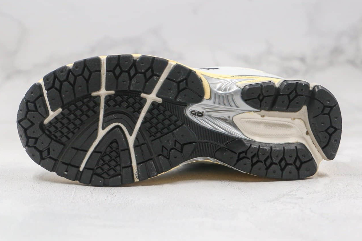 New Balance Thisisneverthat x 2002R 'White' ML2002RT - Stylish Collaboration Sneakers New Balance Thisisneverthat x 2002R 'White' ML2002RT - Stylish Collaboration Sneakers