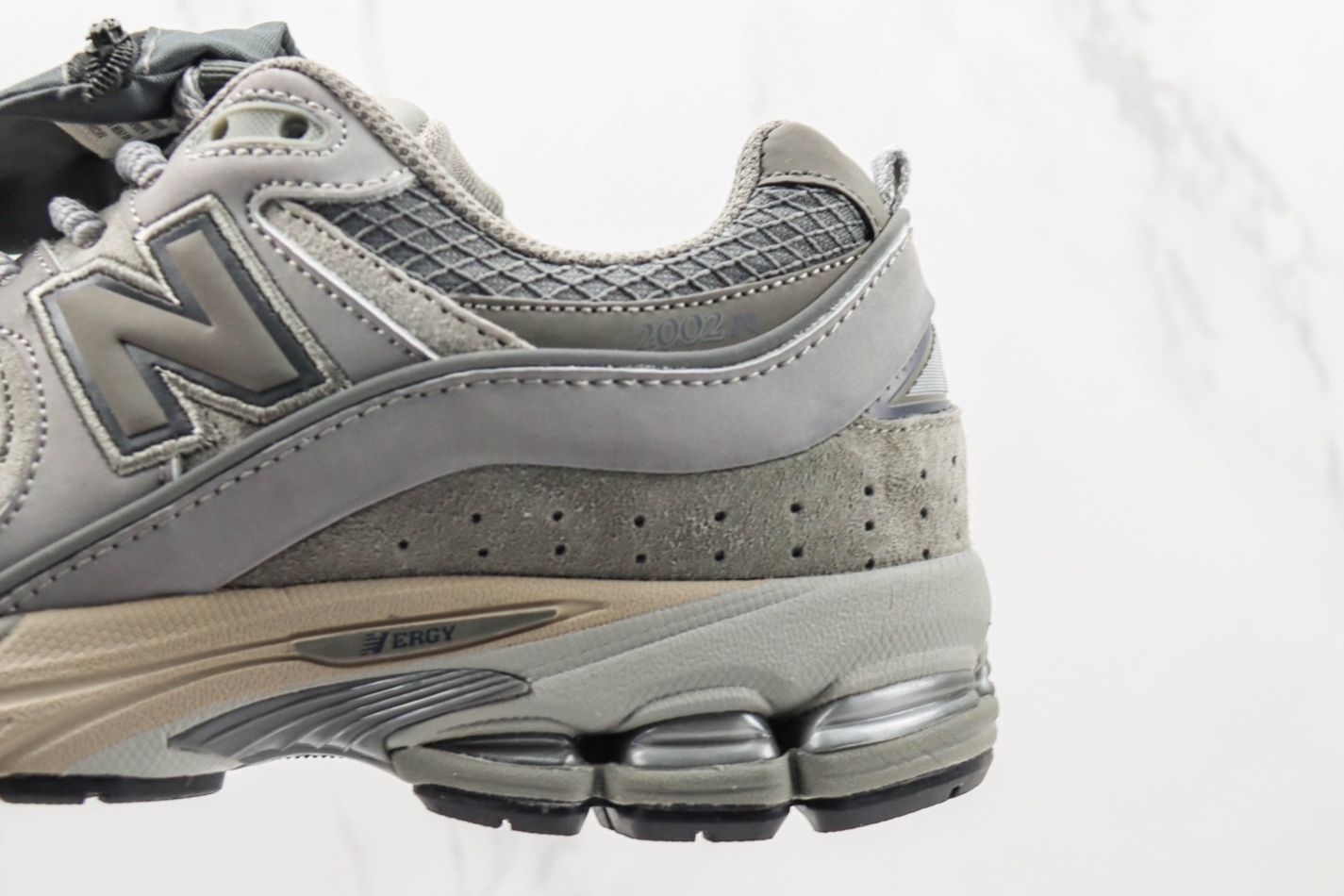 New Balance 2002R 'Pouch - Summer Fog' M2002RVC - Stylish and Comfortable Sneakers New Balance 2002R 'Pouch - Summer Fog' M2002RVC - Stylish and Comfortable Sneakers