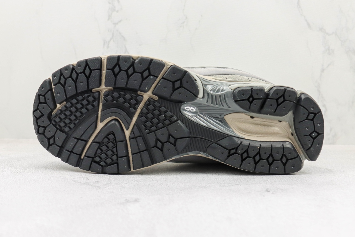 New Balance 2002R 'Pouch - Summer Fog' M2002RVC - Stylish and Comfortable Sneakers New Balance 2002R 'Pouch - Summer Fog' M2002RVC - Stylish and Comfortable Sneakers