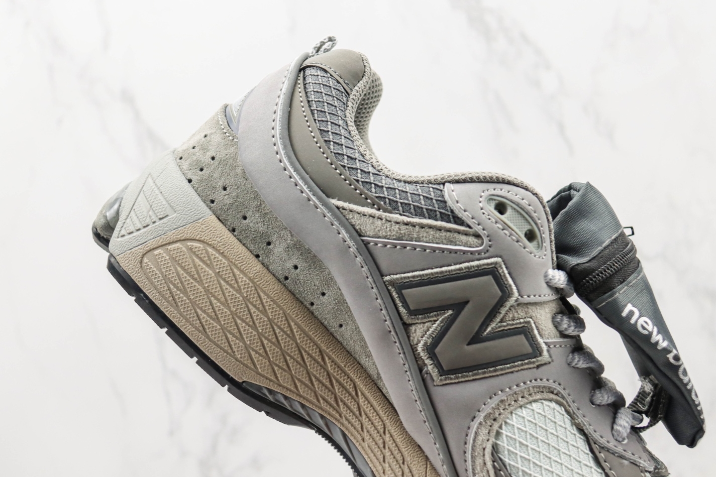New Balance 2002R 'Pouch - Summer Fog' M2002RVC - Stylish and Comfortable Sneakers New Balance 2002R 'Pouch - Summer Fog' M2002RVC - Stylish and Comfortable Sneakers